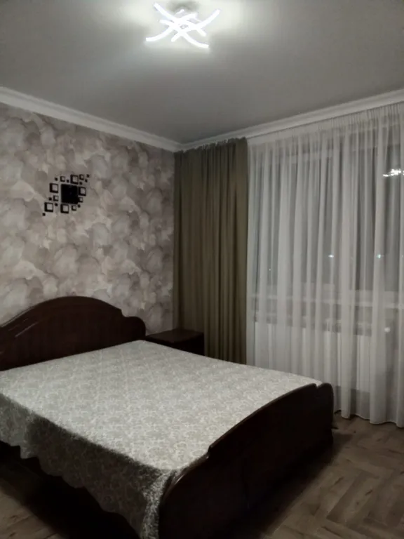 Просторная, уютная, с шикарным видом на фонтан двушка