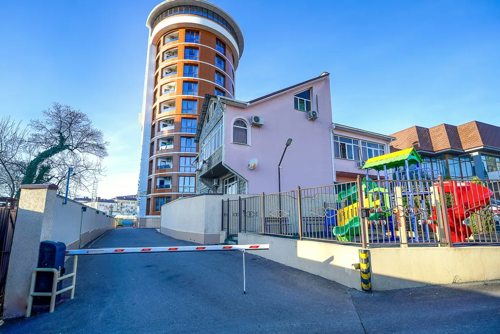 Трехкомнатная квартира у моря с балконом!