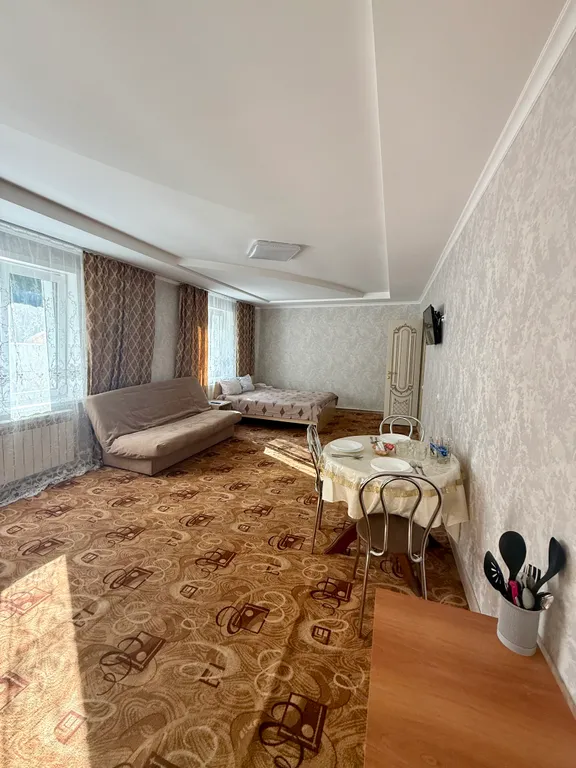 Квартира Комната — аренда посуточно в Ая