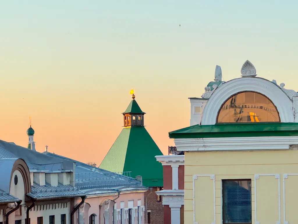 Квартира Квартира у Кремля с балконом и видом на пешеходную Покровскую и театр — Нижний Новгород