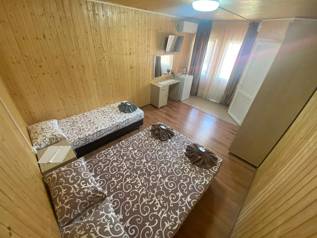 Деревянные домики у Черного моря