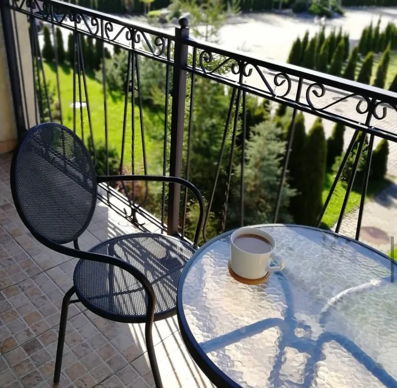 Коттедж с отдельным входом и видом на сад