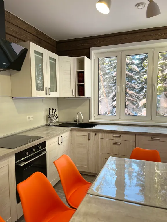 Usadba gesh - оранжевый дом в центре сибирского леса