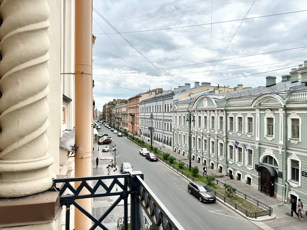 Стильная квартира с балконом и двумя санузлами