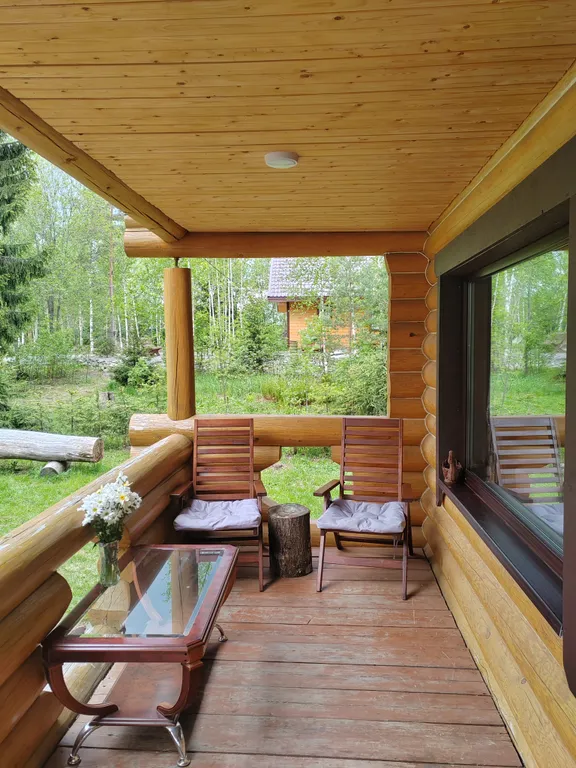 Домик на берегу реки