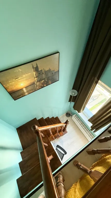 Стильная двухуровневая студия