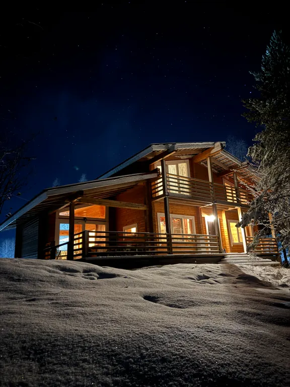 Большой уютный деревянный коттедж на самом берегу Ладожских шхер