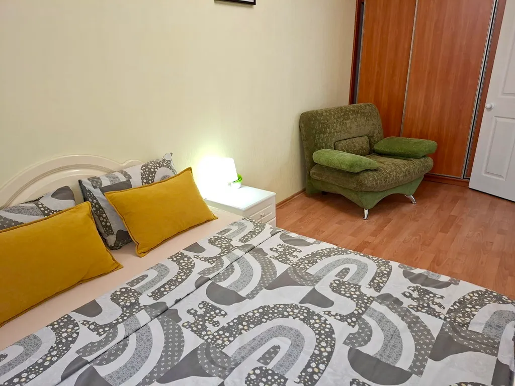 Просторная 3-х комнатная квартира в центре — аренда посуточно в Мирный