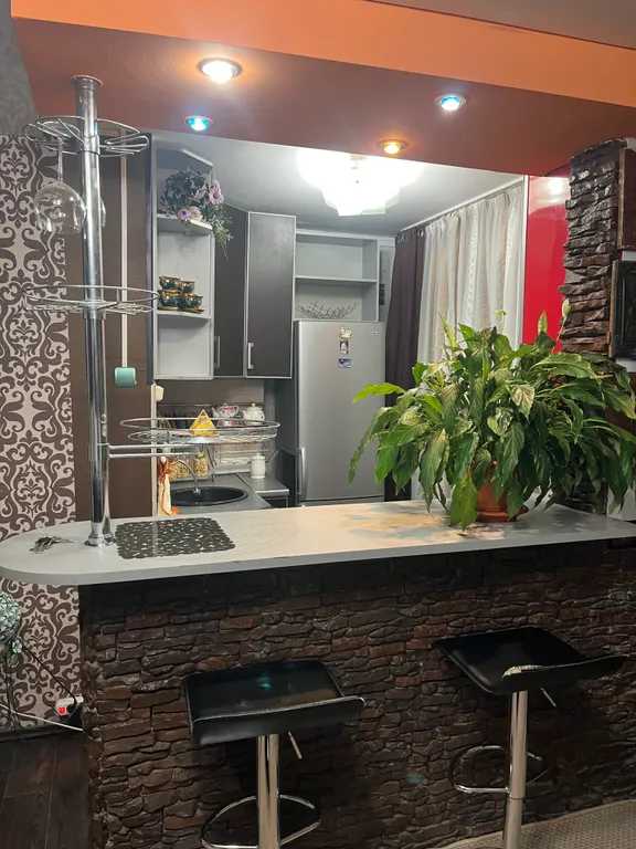 Уютная квартира-студия на втором этаже при въезде в город