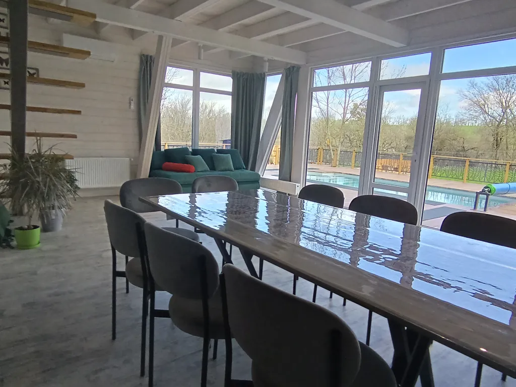 Дом с бассейном