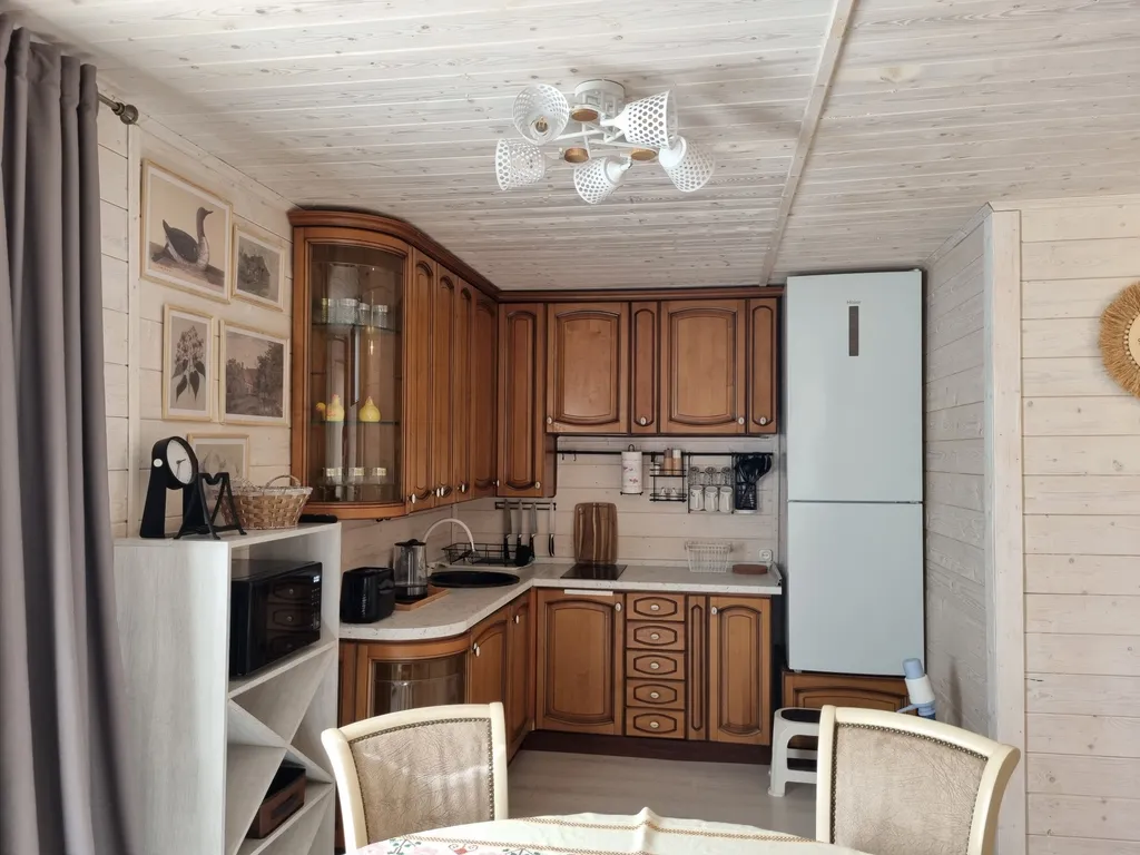 Деревянный дом в деревне дача фермера