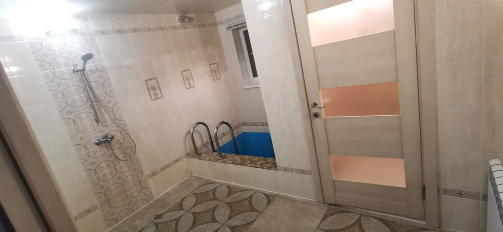 Часть дома на втором этаже с баней и бассейном