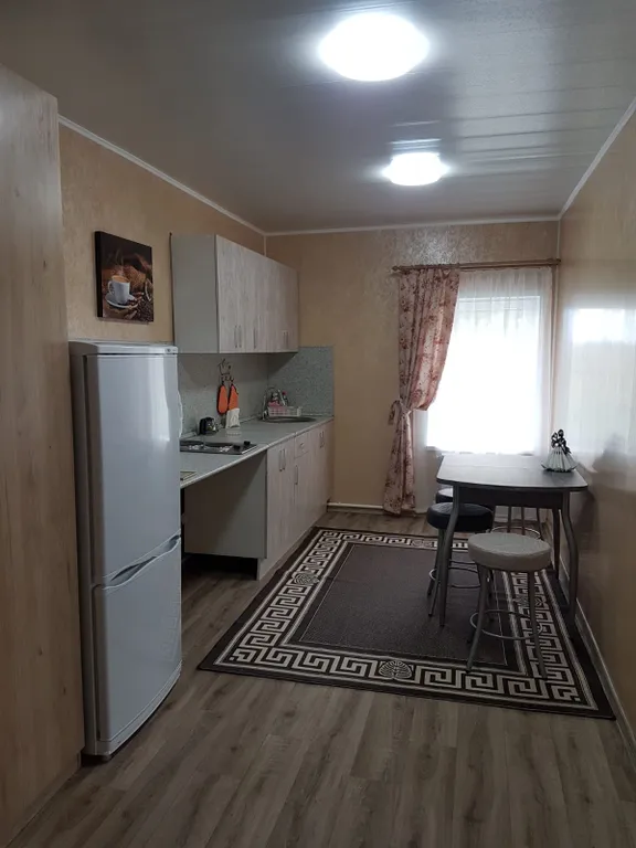 Уютный домик в деревне с верандой