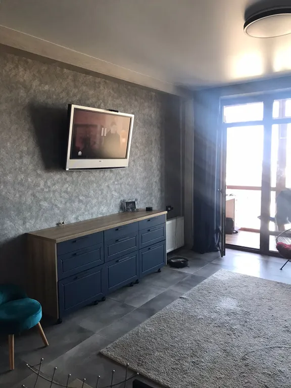 На берегу моря Севастополь, Рашад