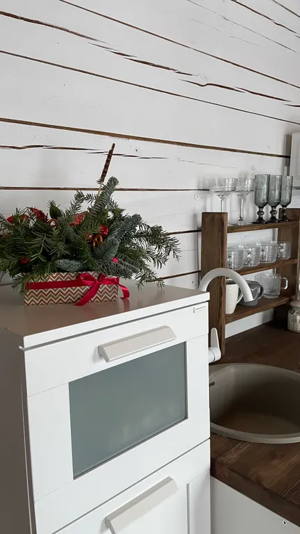 Дом, баня, чан и бассейном во дворе