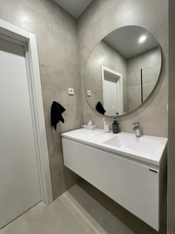 На Охте, с видом на лес и реку, рядом с Охта Парком