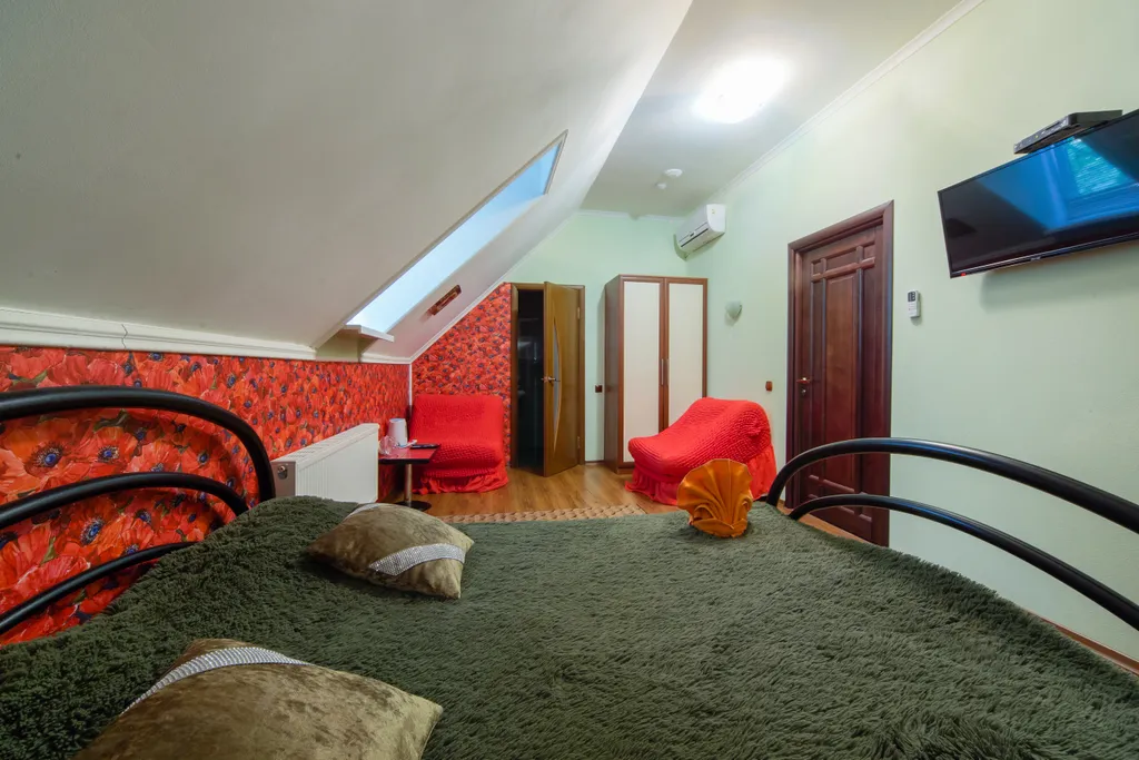 Большой дом с баней, бассейном, мангалом и парковкой