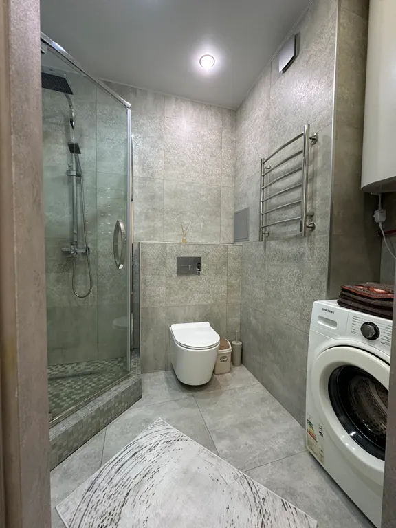 Красивая студия с видом на Золотой мост, город, море