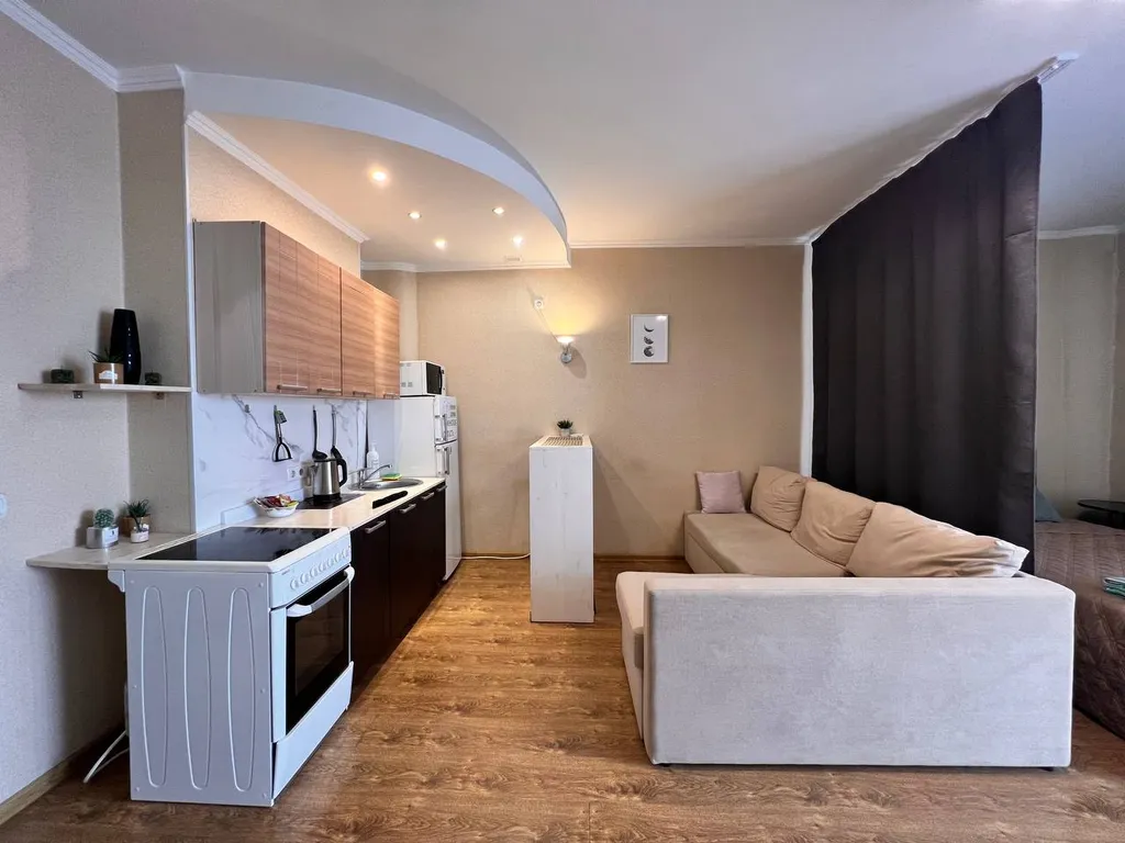 Квартира Уютная светлая студия, центр, ТЦ Вояж, парковка, кафе, аквапарк источник — Тюмень