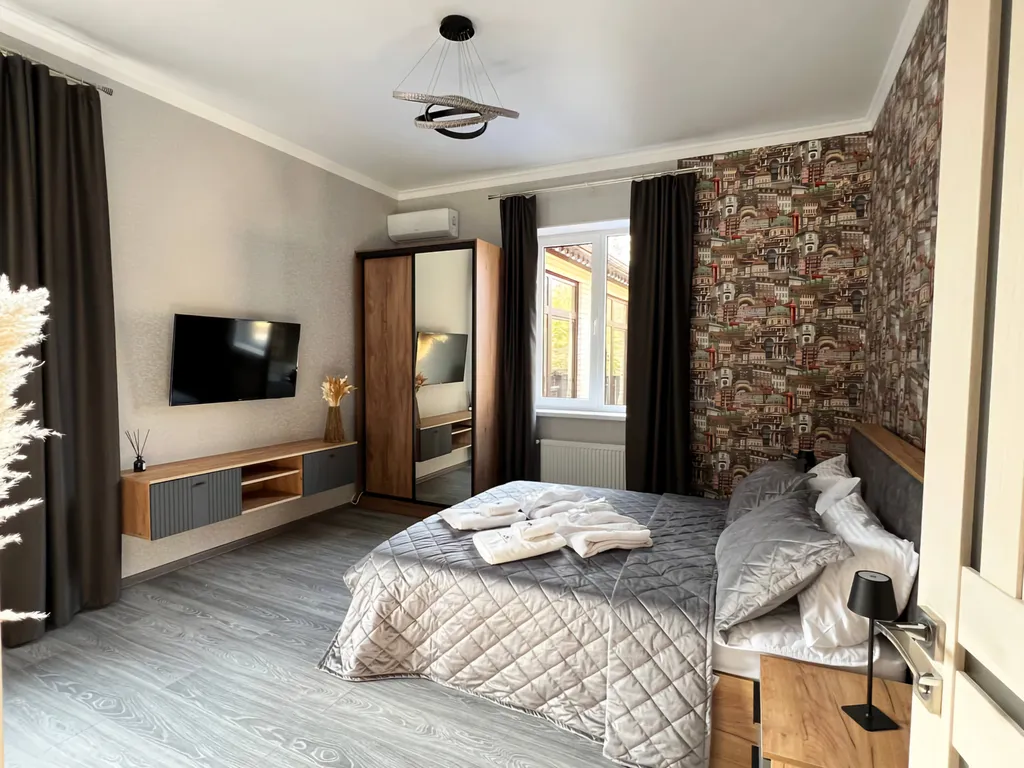 Дом в лесу с теплым бассейном и баней