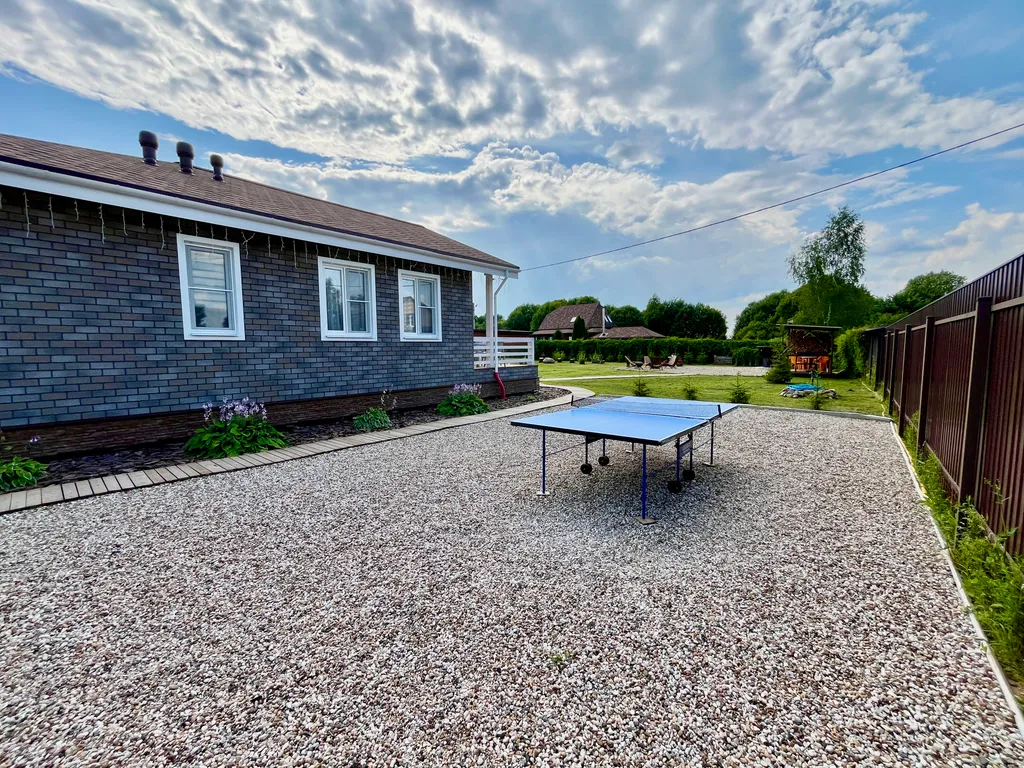 Уютный современный дом с террасой и банным чаном на участке 17 соток