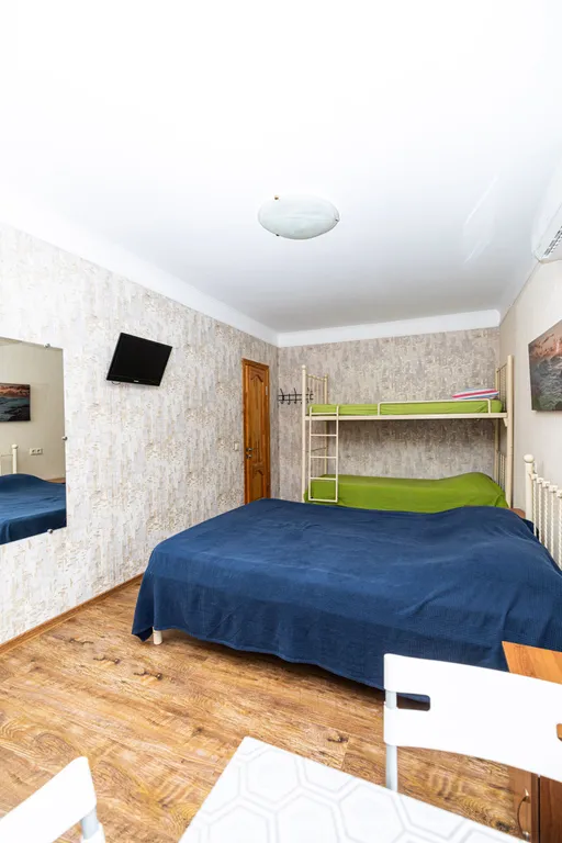 Уютный номер на 4-х человек с санузлом, большой террасой и кухней