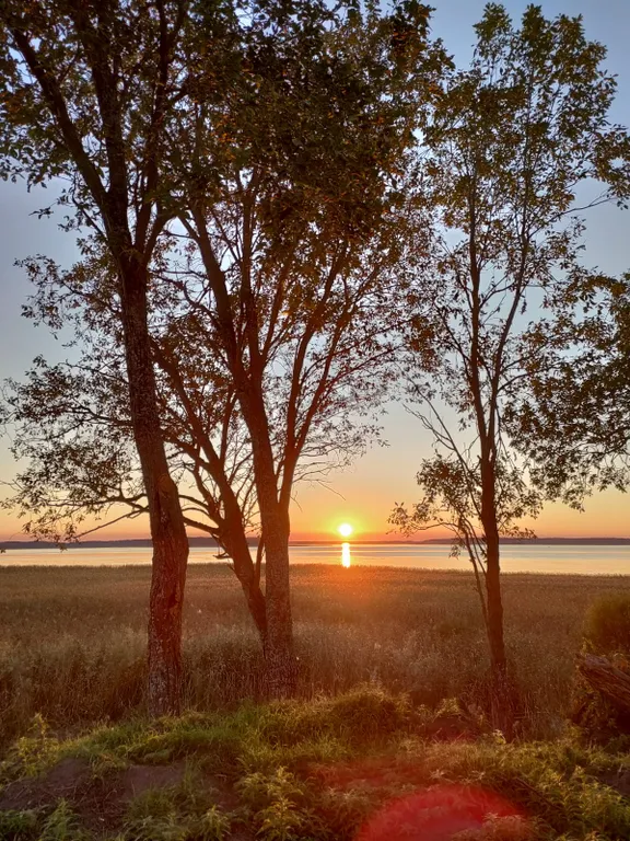 Современный дом с удобствами 1 линия озеро Селигер