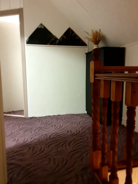 Уютный дом с сауной на первом этаже, в черте города у ручья