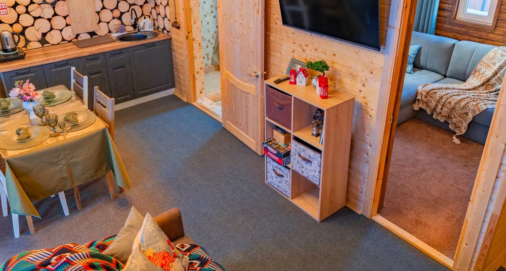 Домик с бассейном Арик