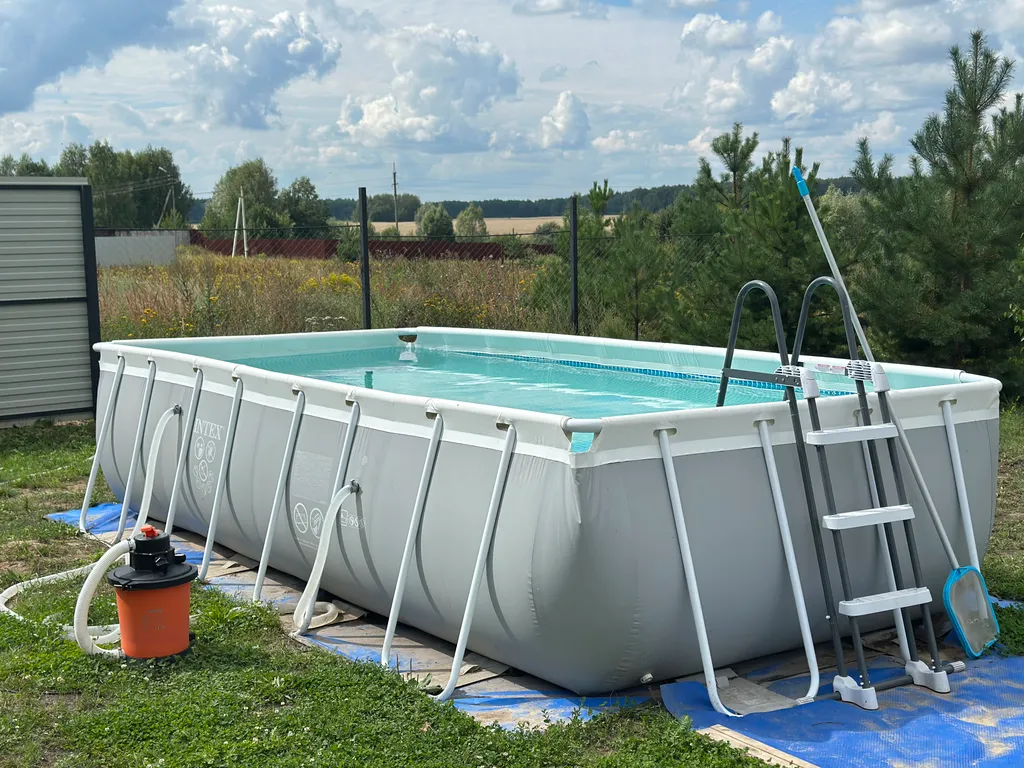 Стильный современный дом для отдыха на природе