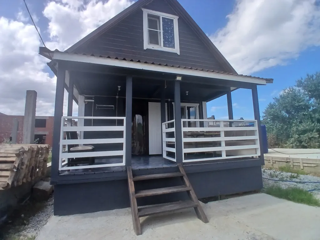 Домик на берегу моря