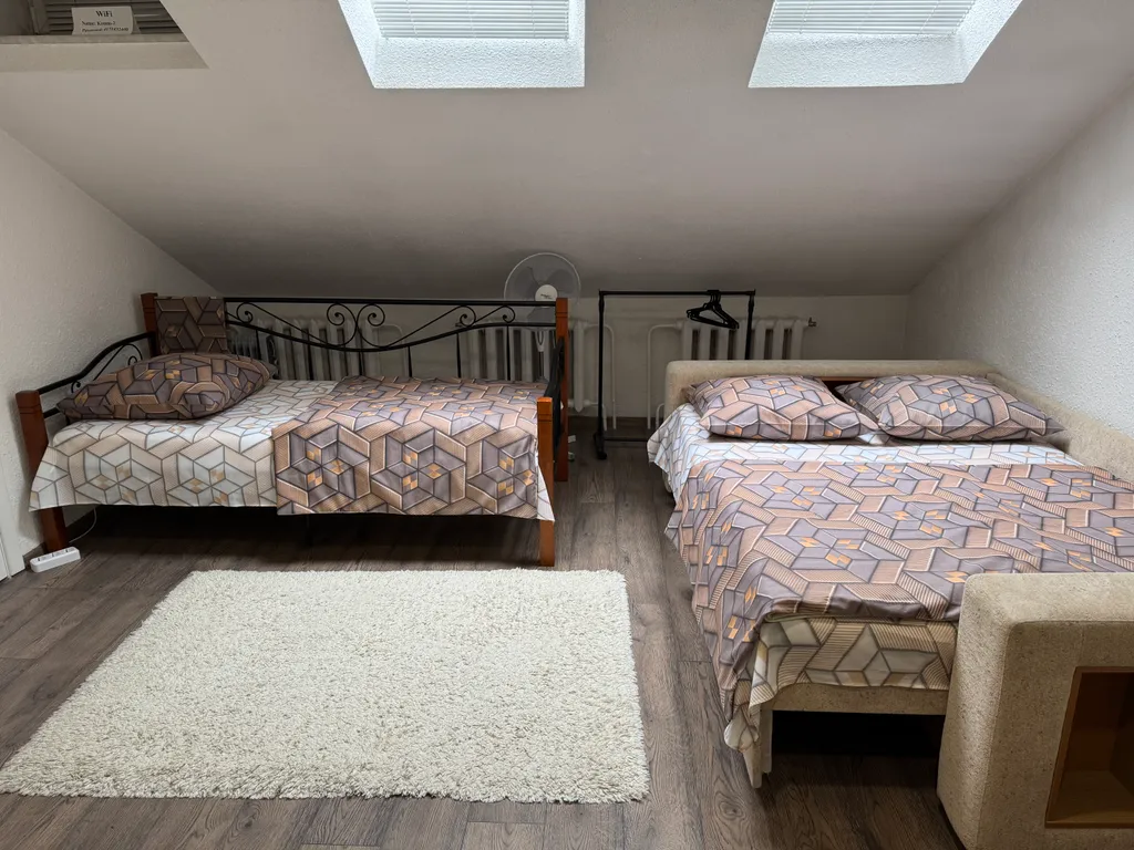 On two levels with two bathrooms