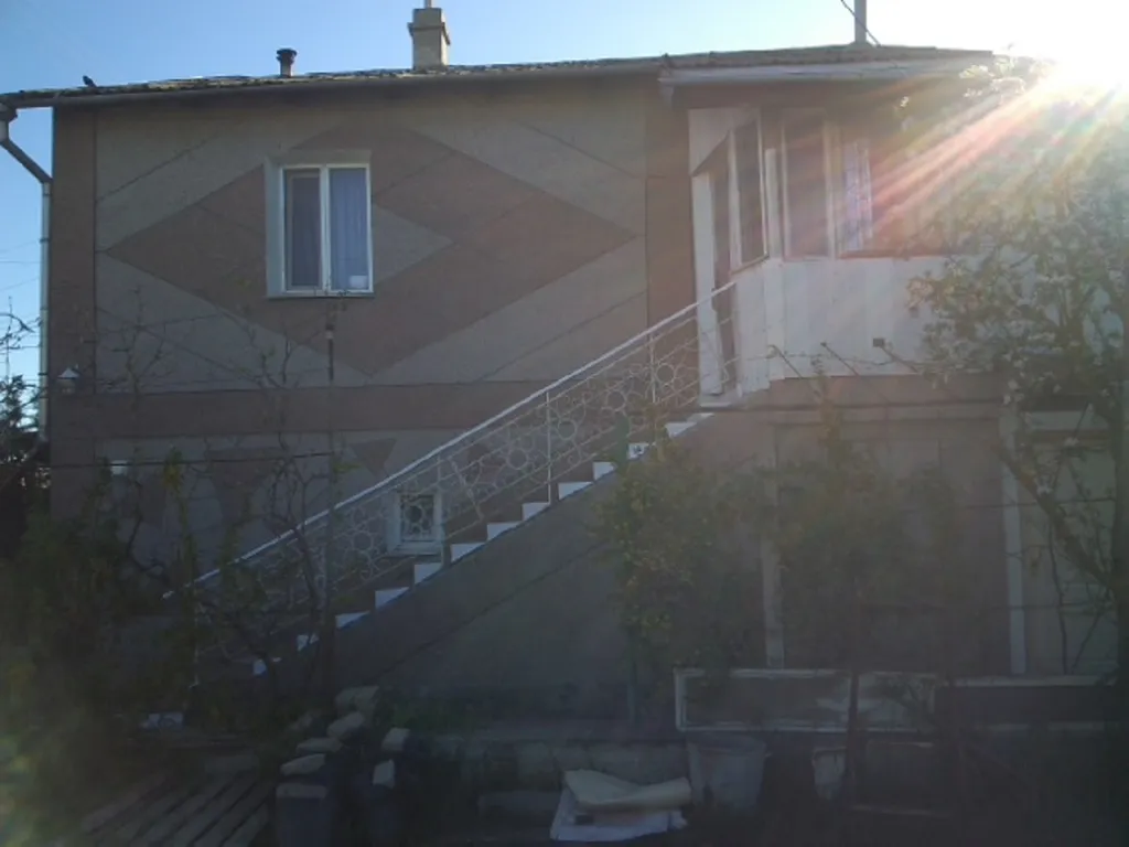 Большой дом-дача с двором, бассейном, беседкой, мангалом