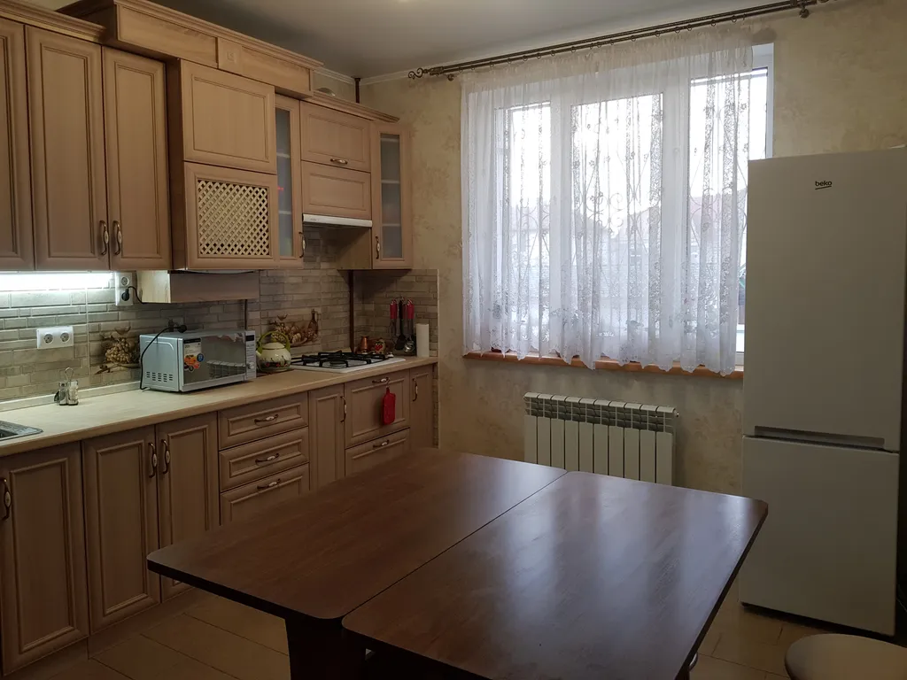 Большой Дом с отдельным двором и парковкой