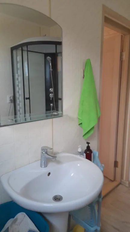 Коттедж с собственной территорией, большой беседкой и мангальной зоной