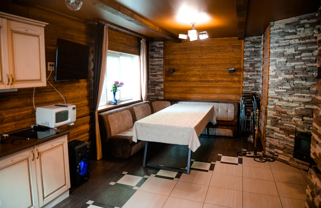 Дом в лесу с бассейном и баней