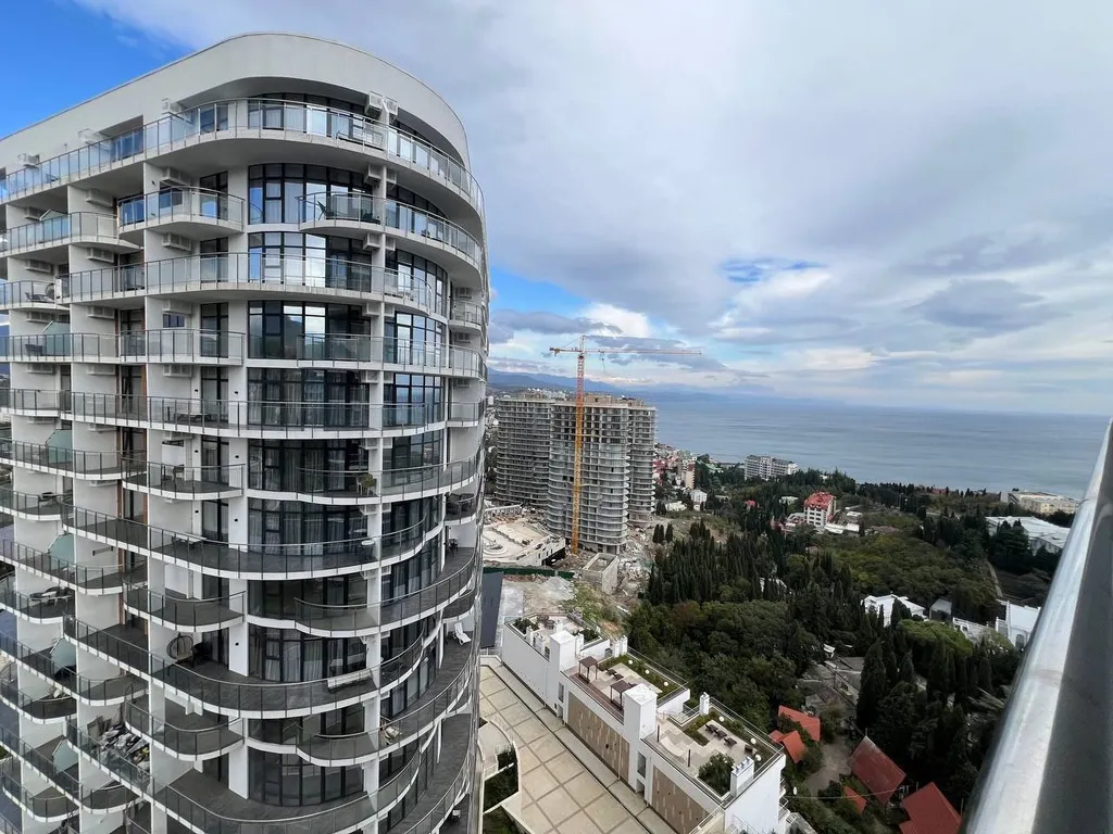 Просторные апартаменты с видом на горы и море