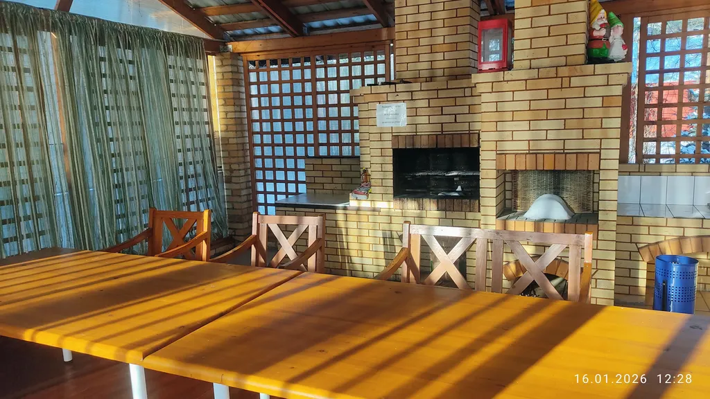 Уютный дом на опушке леса