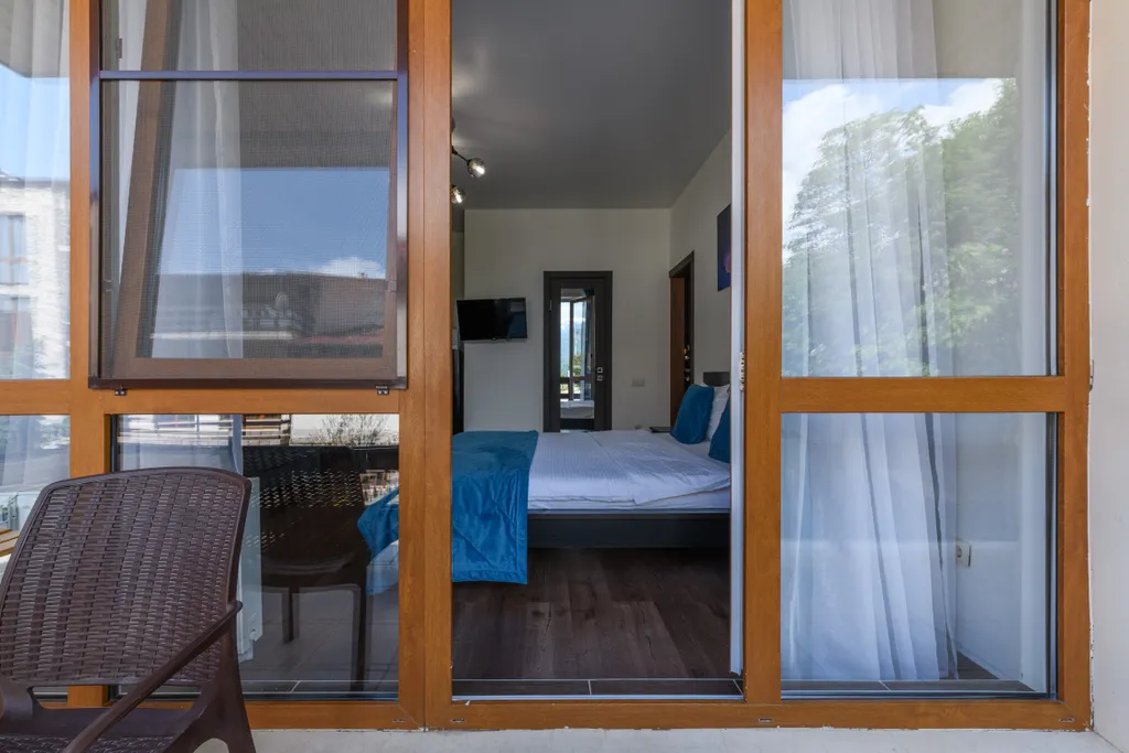 Улучшенная студия, ваша личная сцена с горными декорациями