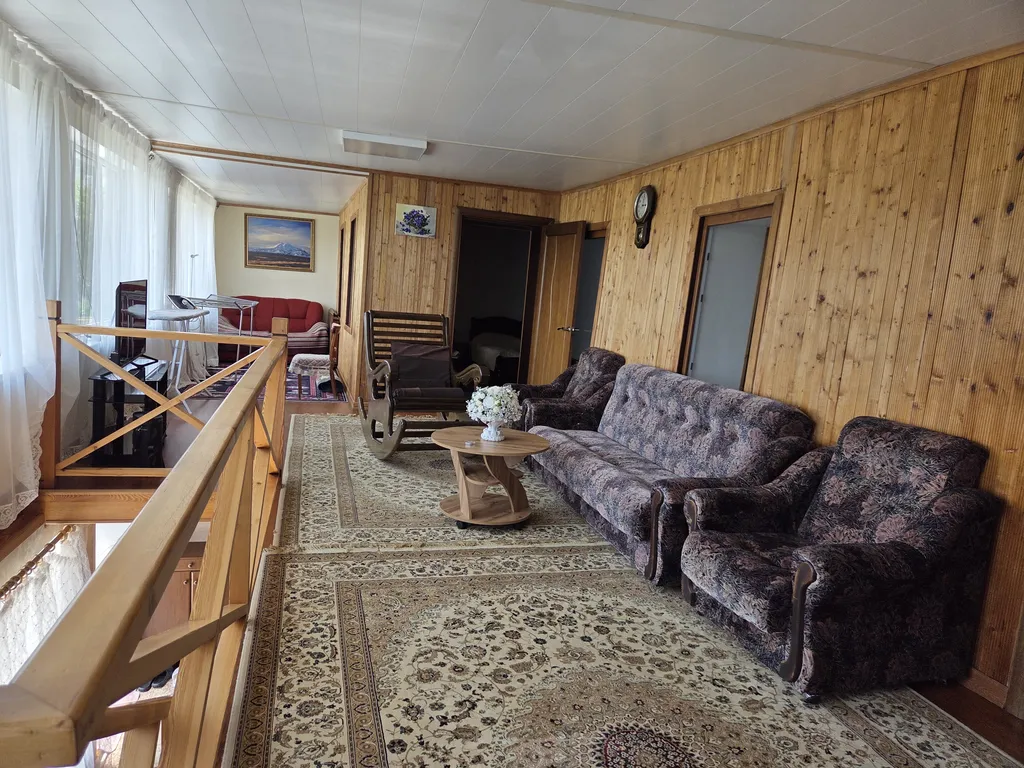 Живописный двухэтажный дом за выгодную цену