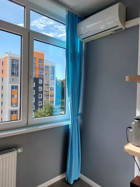 Солнечная студия у леса