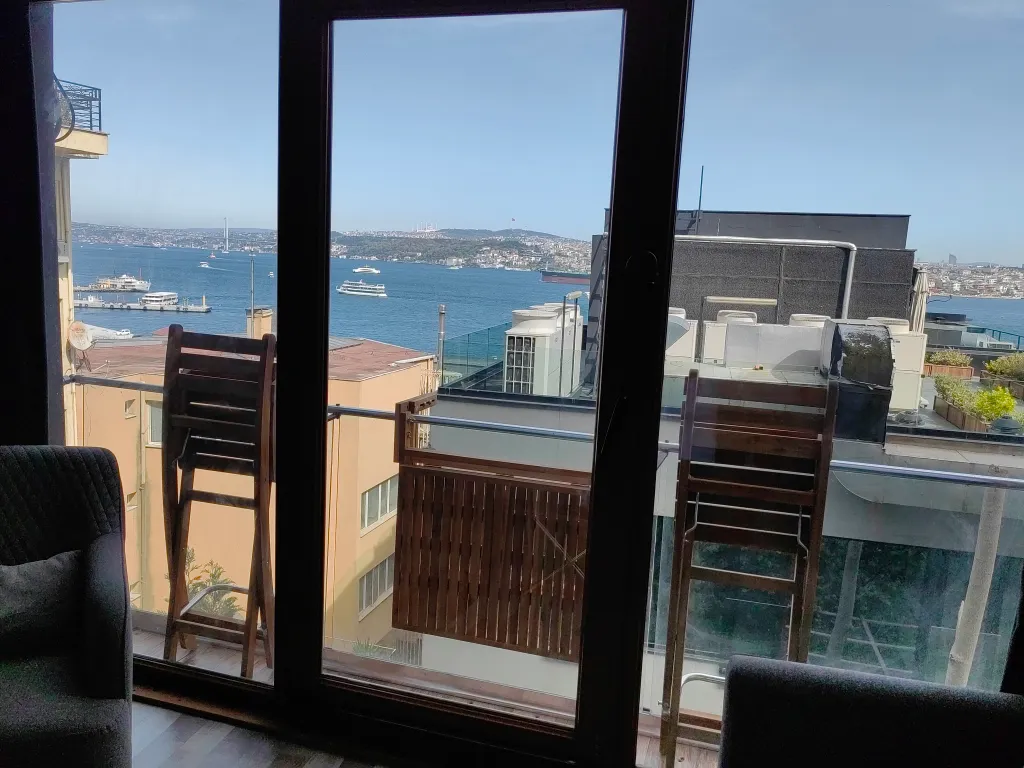 İstanbul boğaz manzaralı teraslı stüdyo daire