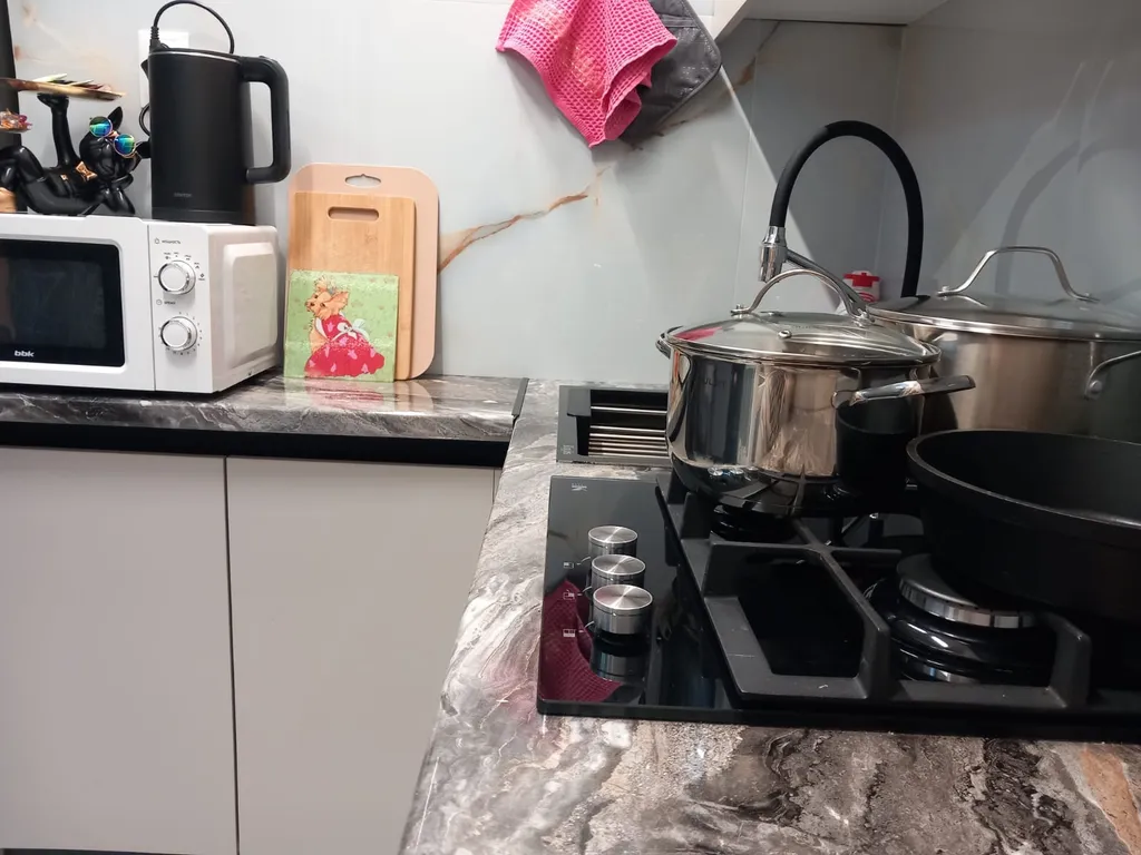 Новая,уюная 2х.кв люкс на 6чел,закрытая территор.,юго-зап р-на, 17/77