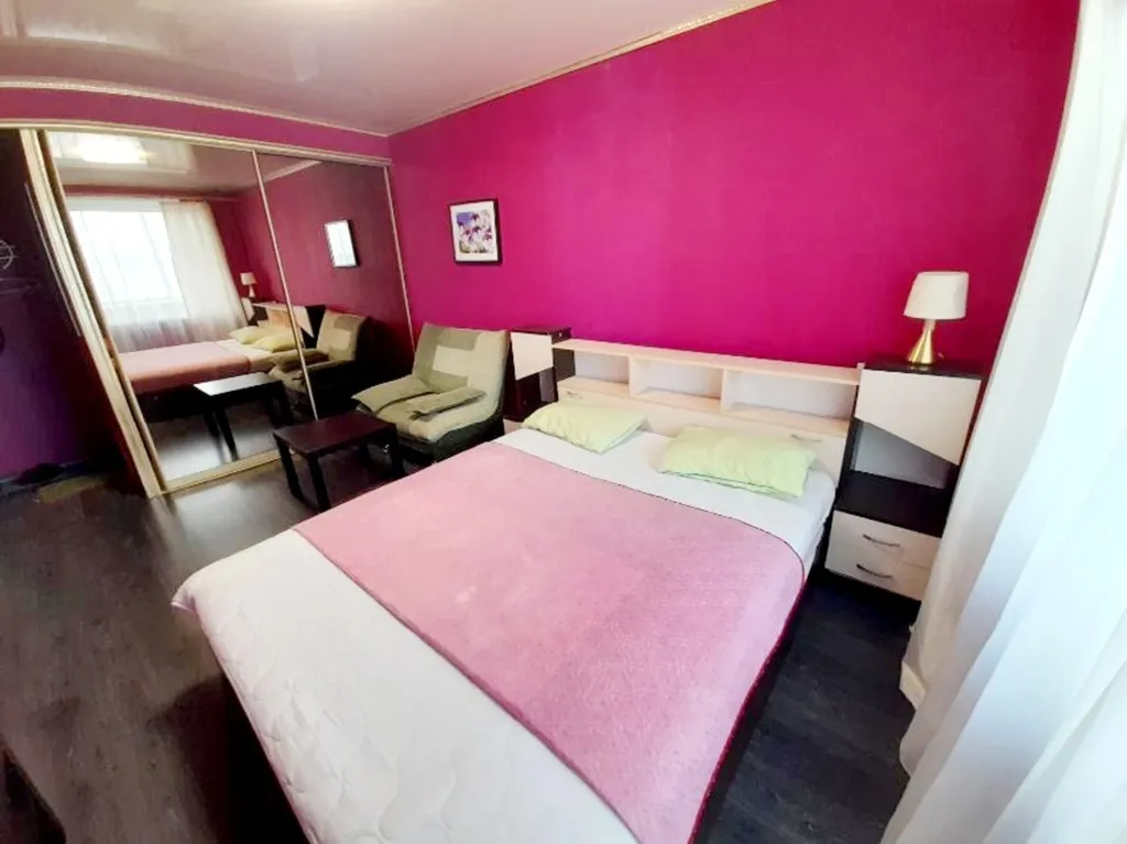 Однокомнатная квартира с балконом и видом на город и залив, 24 часа