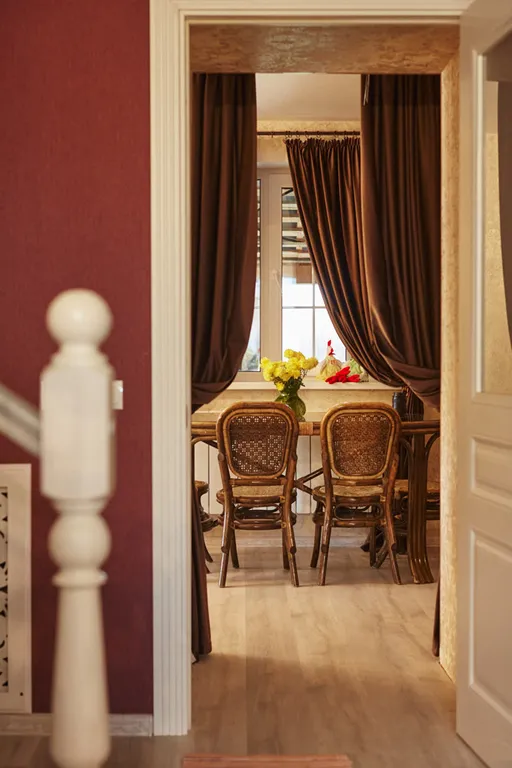 Уютный светлый дом в окружении природы