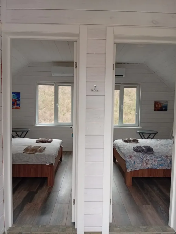 Уютный домик с видом на озеро