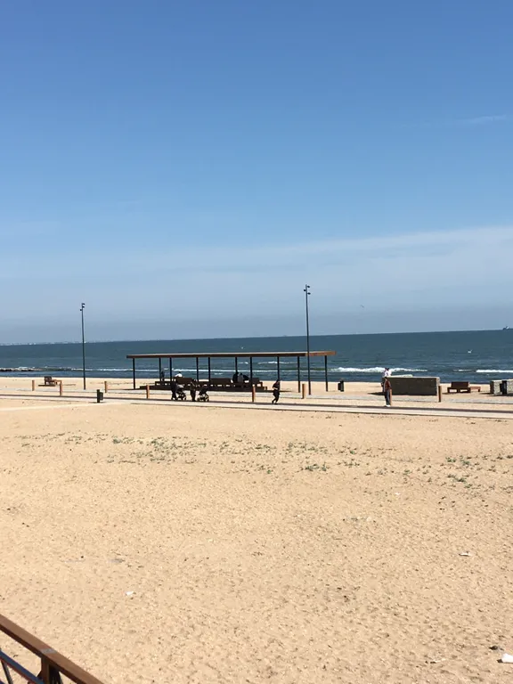 Чистая уютная квартира в новом элитном доме на берегу моря — аренда посуточно в Махачкала