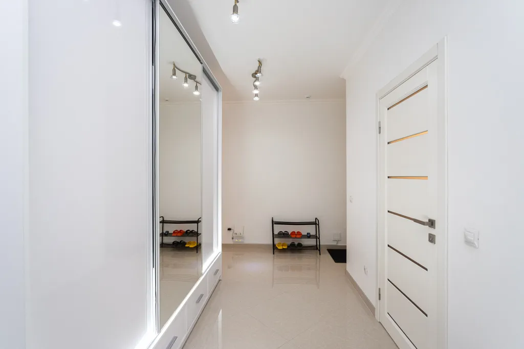 Шикарная Квартира в Центре города, с видом на Верхнее озеро.