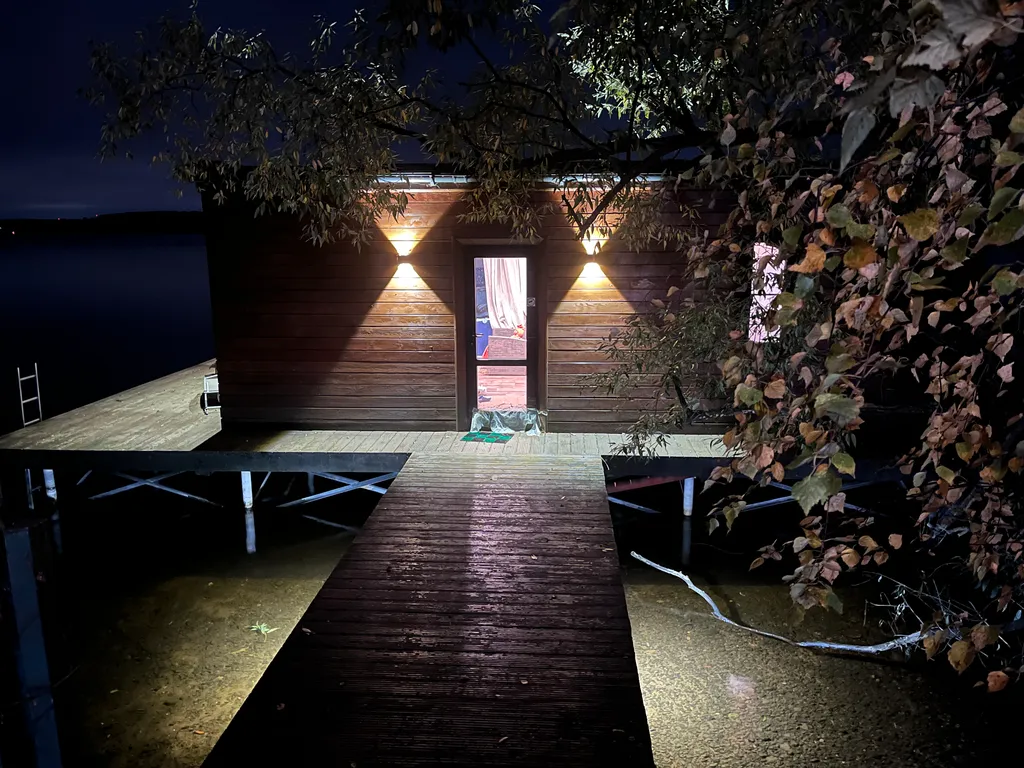 Коттедж Дом на воде с шикарным видом на большую воду и нереальные закаты — Подрезово