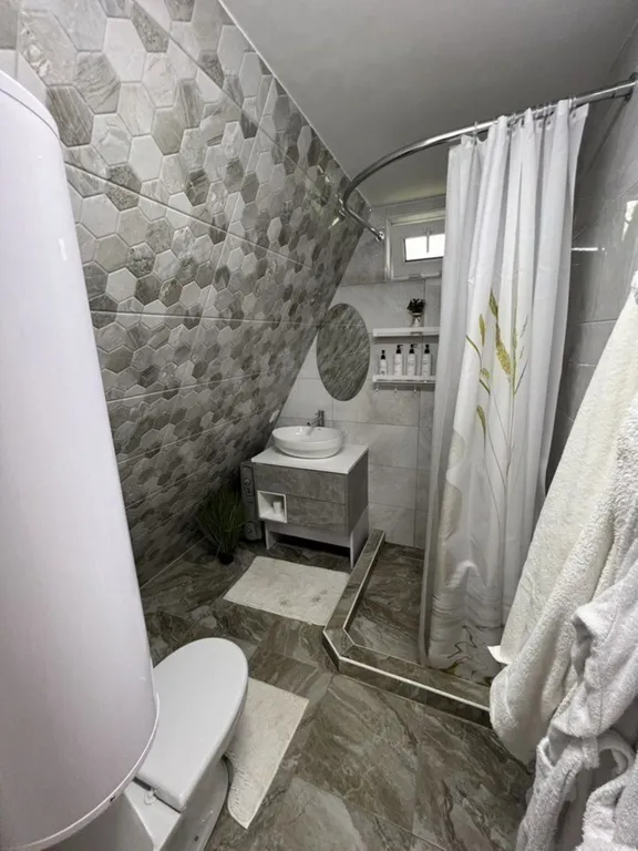 Коттедж Дом на первой береговой линии с видом на озеро номер Аб — Лабинск